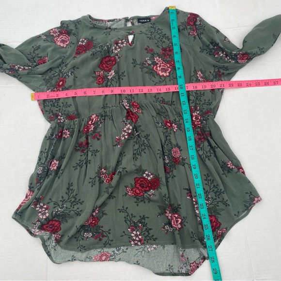 TORRID I Top Babydoll Gauze Keyhole Front Floral Carmalita Toss Size 1 Green - Picture 6 of 15